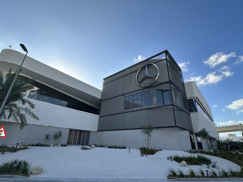 Mercedes-Benz-Flagship-Showroom