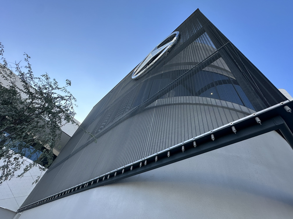 Mercedes-Benz-Flagship-Showroom