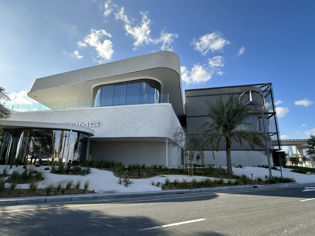 Mercedes-Benz-Flagship-Showroom