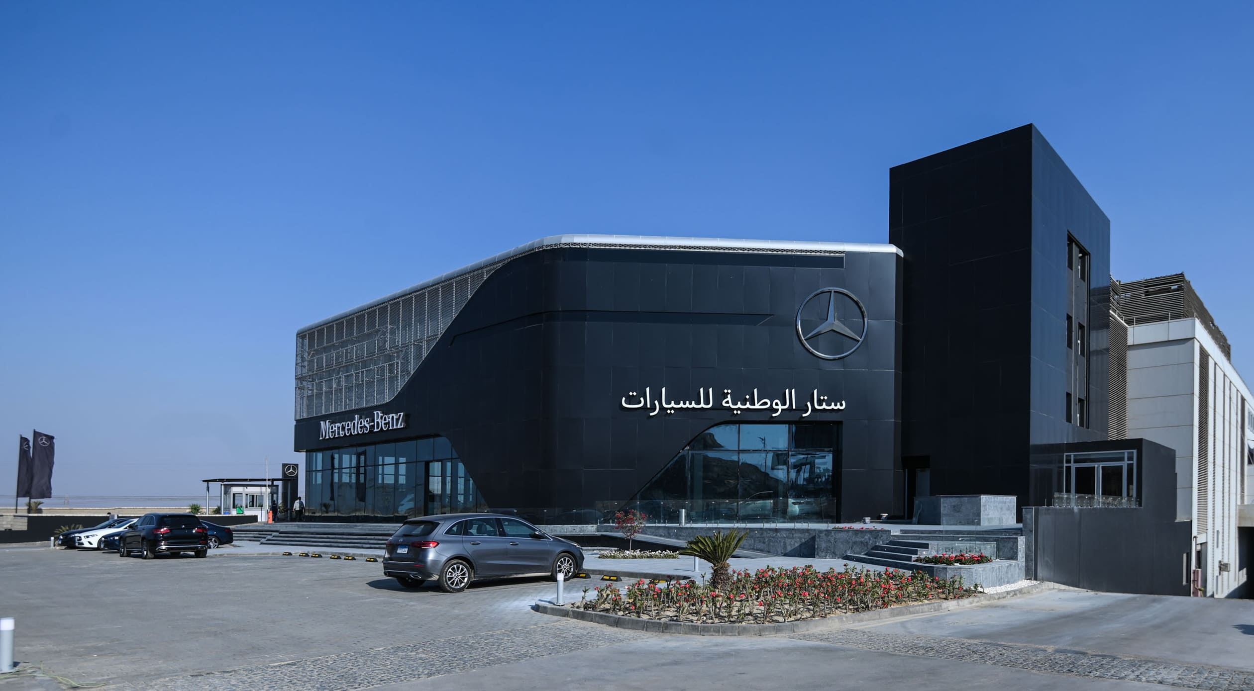 Mercedes_Showroom_2