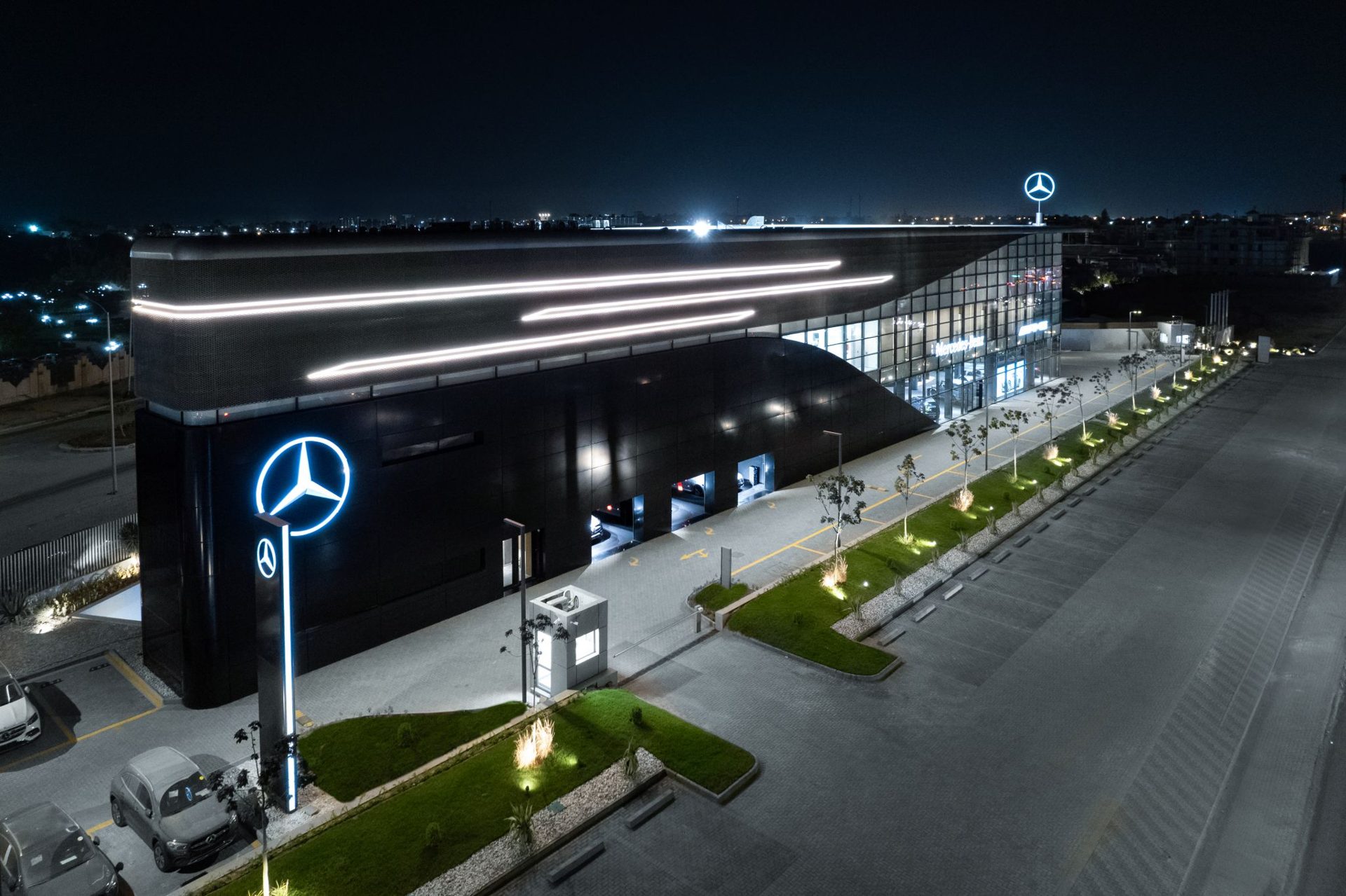 Mercedes Benz Ezz Alarab Star — KAPHS architectural project, Dubai