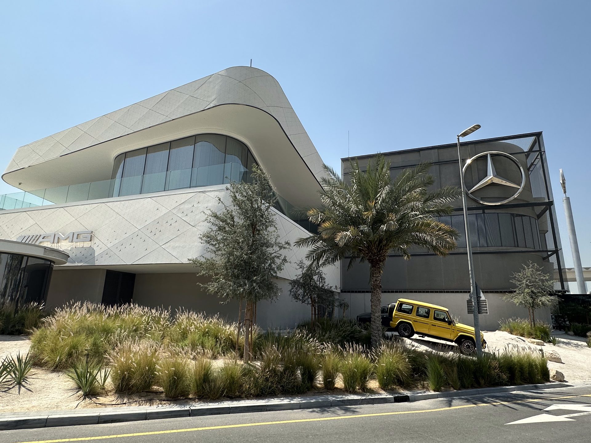 Mercedes-Benz Flagship Showroom D3
