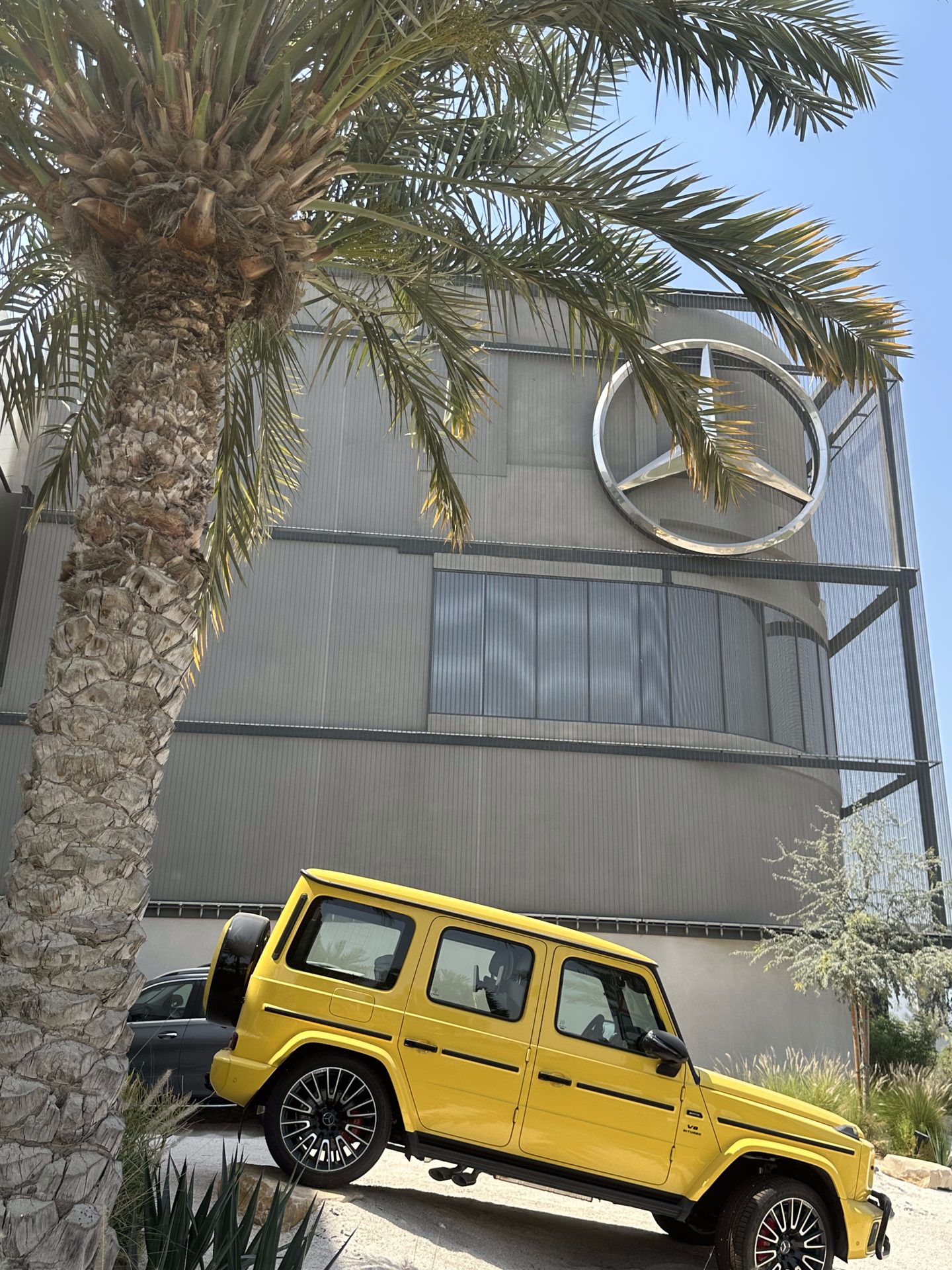 Mercedes Benz Flagship Showroom D3 — KAPHS architectural project, Dubai