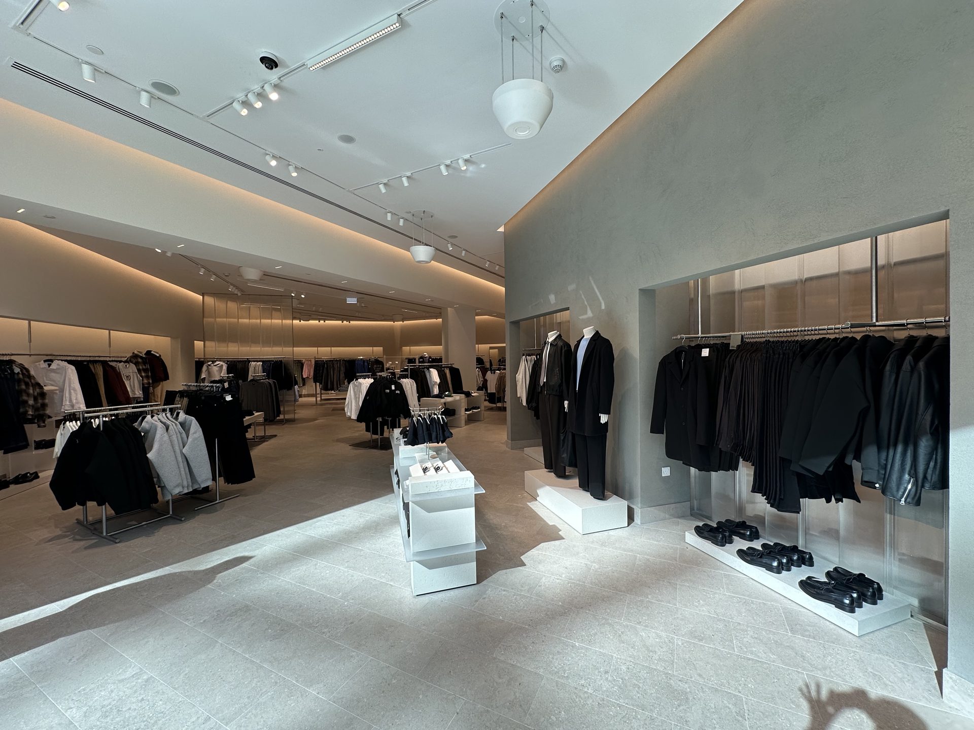 H&M Yas Mall