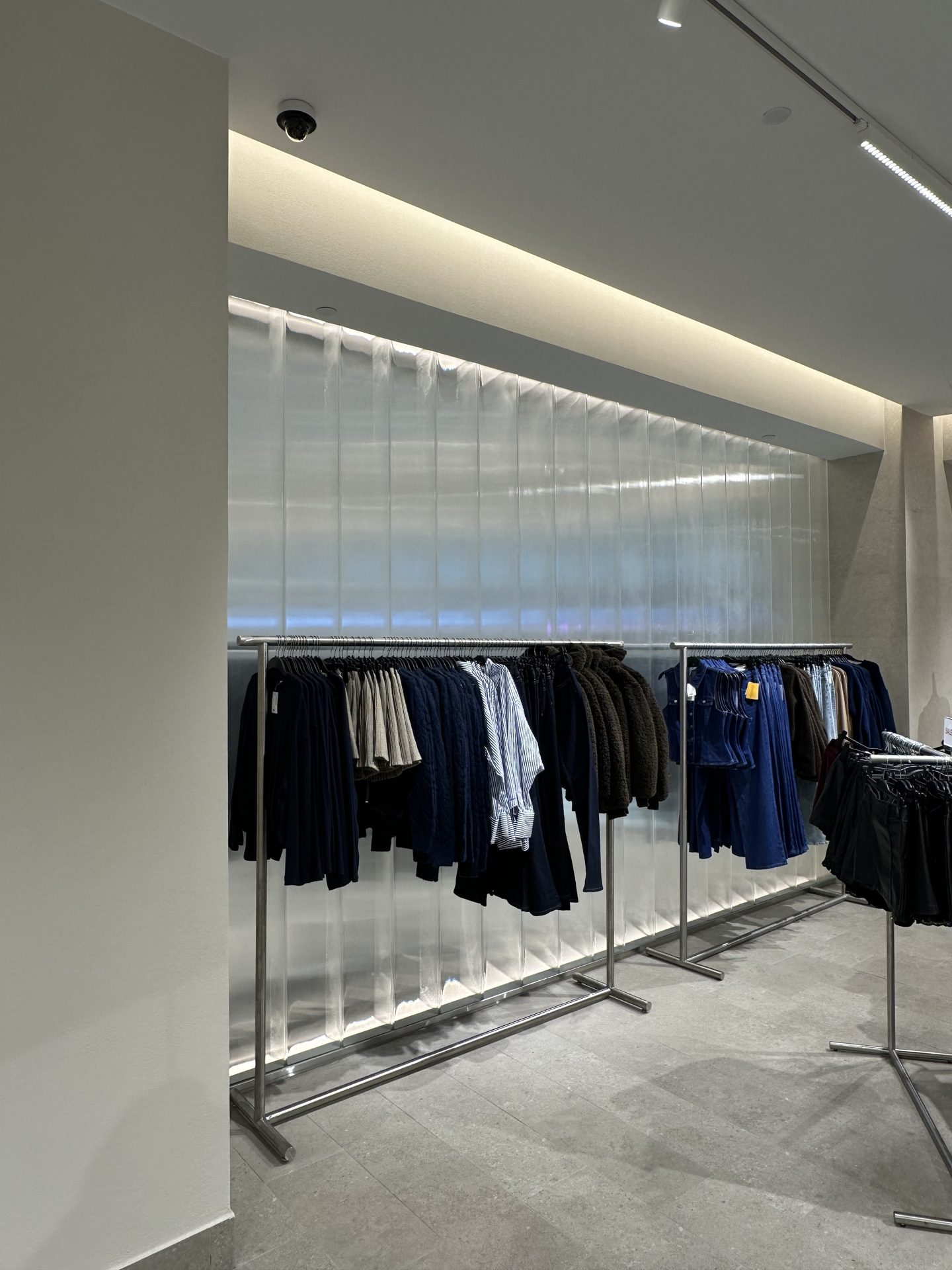 H&M Yas Mall — KAPHS architectural project, Dubai