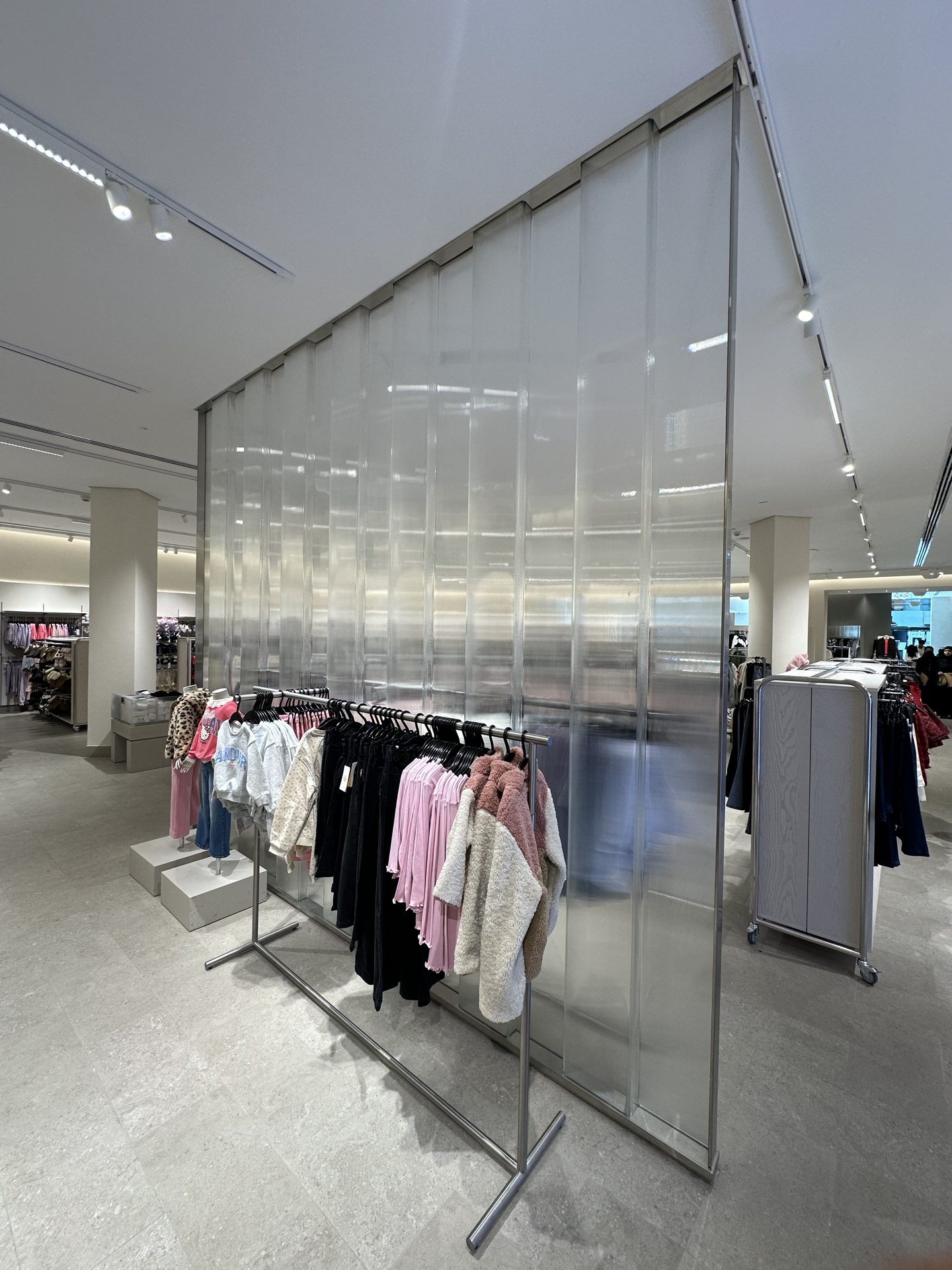H&M Yas Mall — KAPHS architectural project, Dubai
