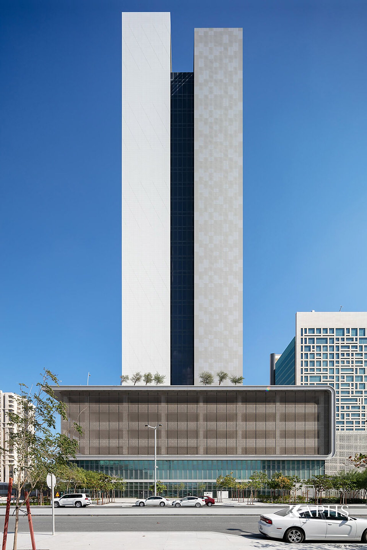 Al Sendian Tower and its architectural wire mesh car-park screen, Qatar — KAPHS