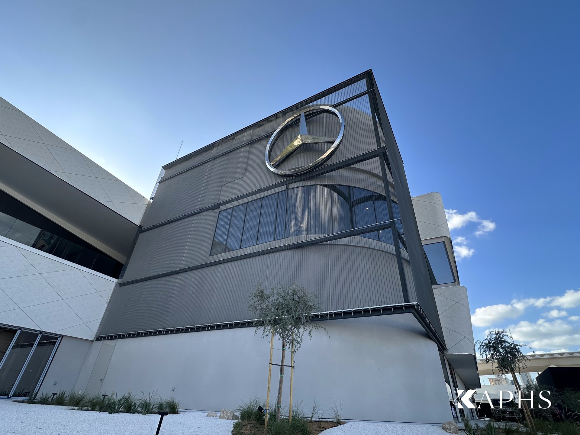 Mercedes-Benz showroom façade in grey DOGLIA-TRIO architectural wire mesh, Dubai d3 — KAPHS