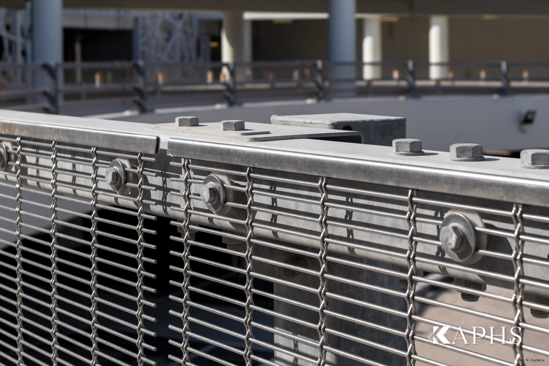 Detail of DOKA-BARRETTE 8915 architectural wire mesh with edge-protection profiles, North East Car Park Doha — KAPHS