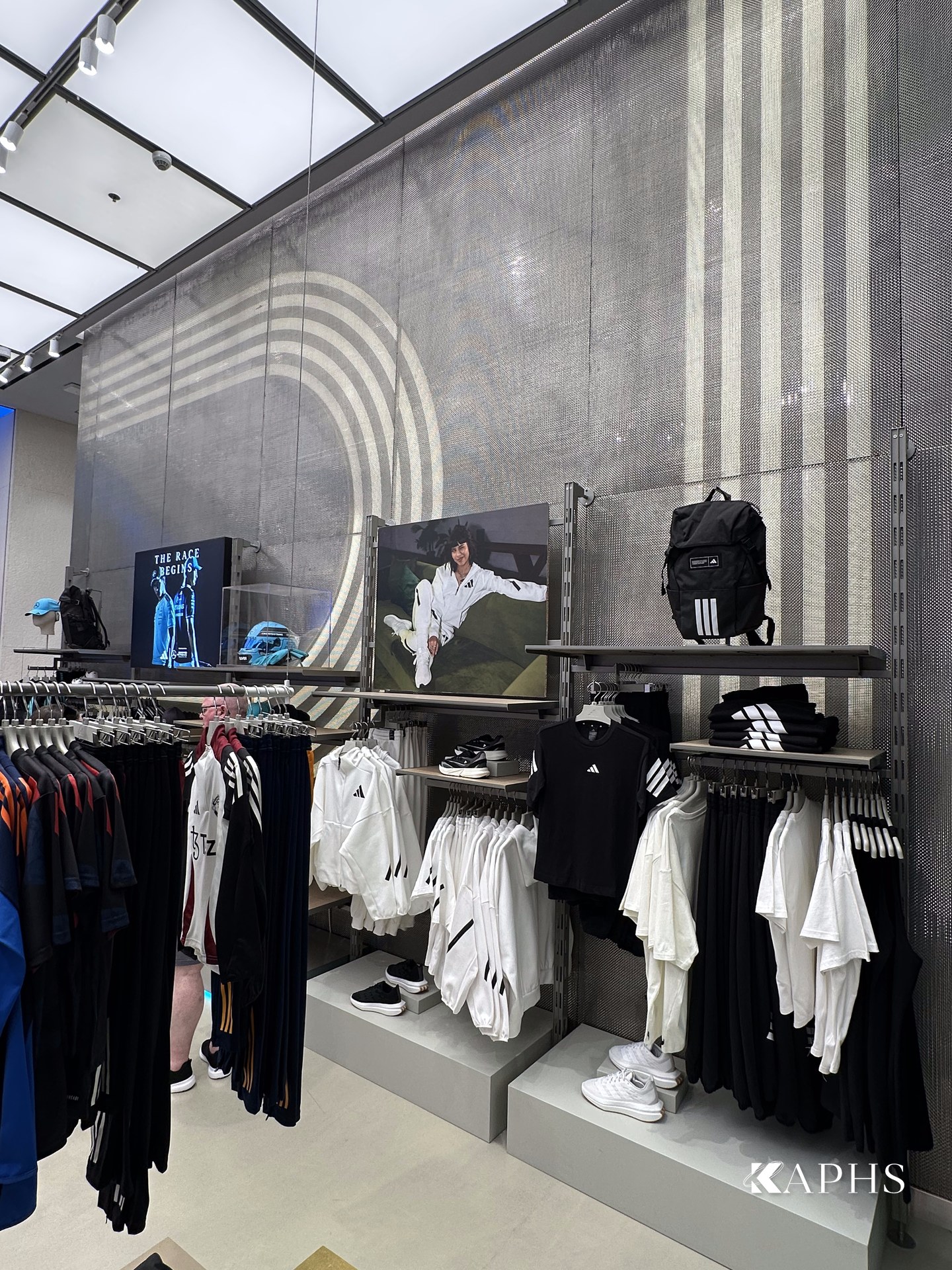 DWM Mosa decorative wire mesh feature wall in the Adidas Young Athletes store, Dubai Mall — KAPHS
