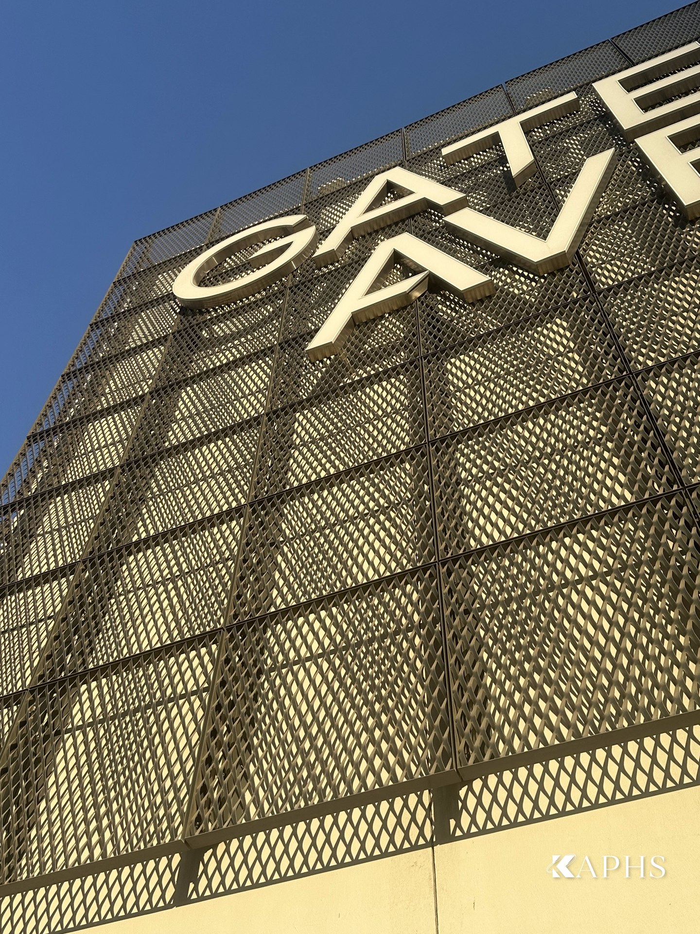 Sunlit ExpandForm expanded metal mesh façade at DIFC Gate Avenue, Dubai — KAPHS