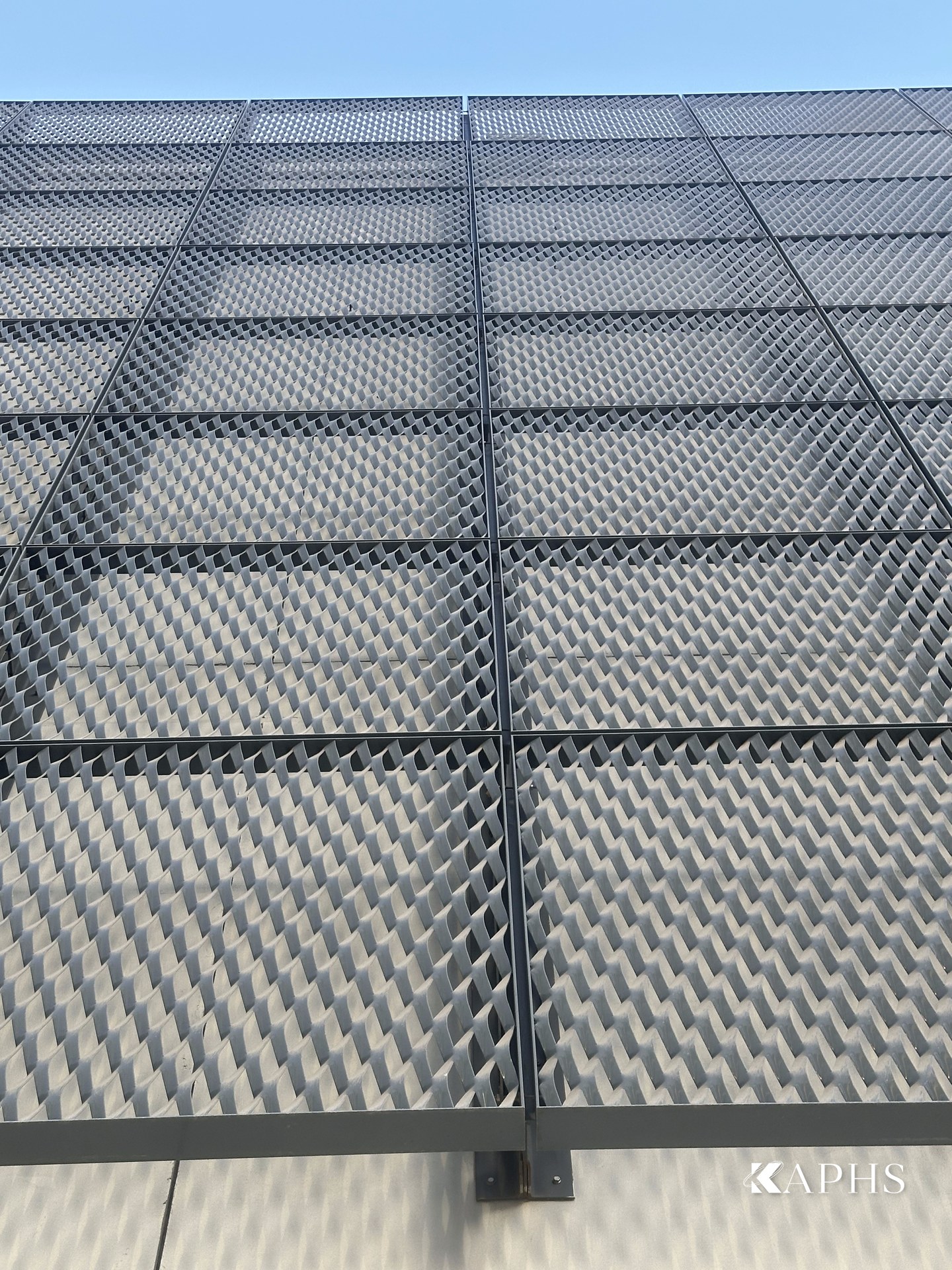 Close-up of ExpandForm Sinsheim expanded metal mesh panels, DIFC Gate Avenue — KAPHS