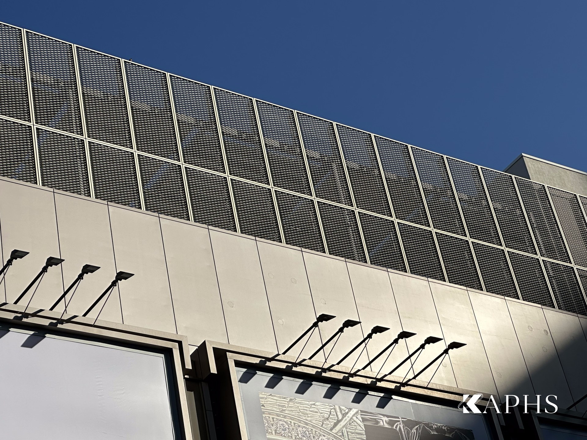 Detail of the ExpandForm expanded metal mesh rooftop MEP screen, The Galleria Al Maryah Island — KAPHS