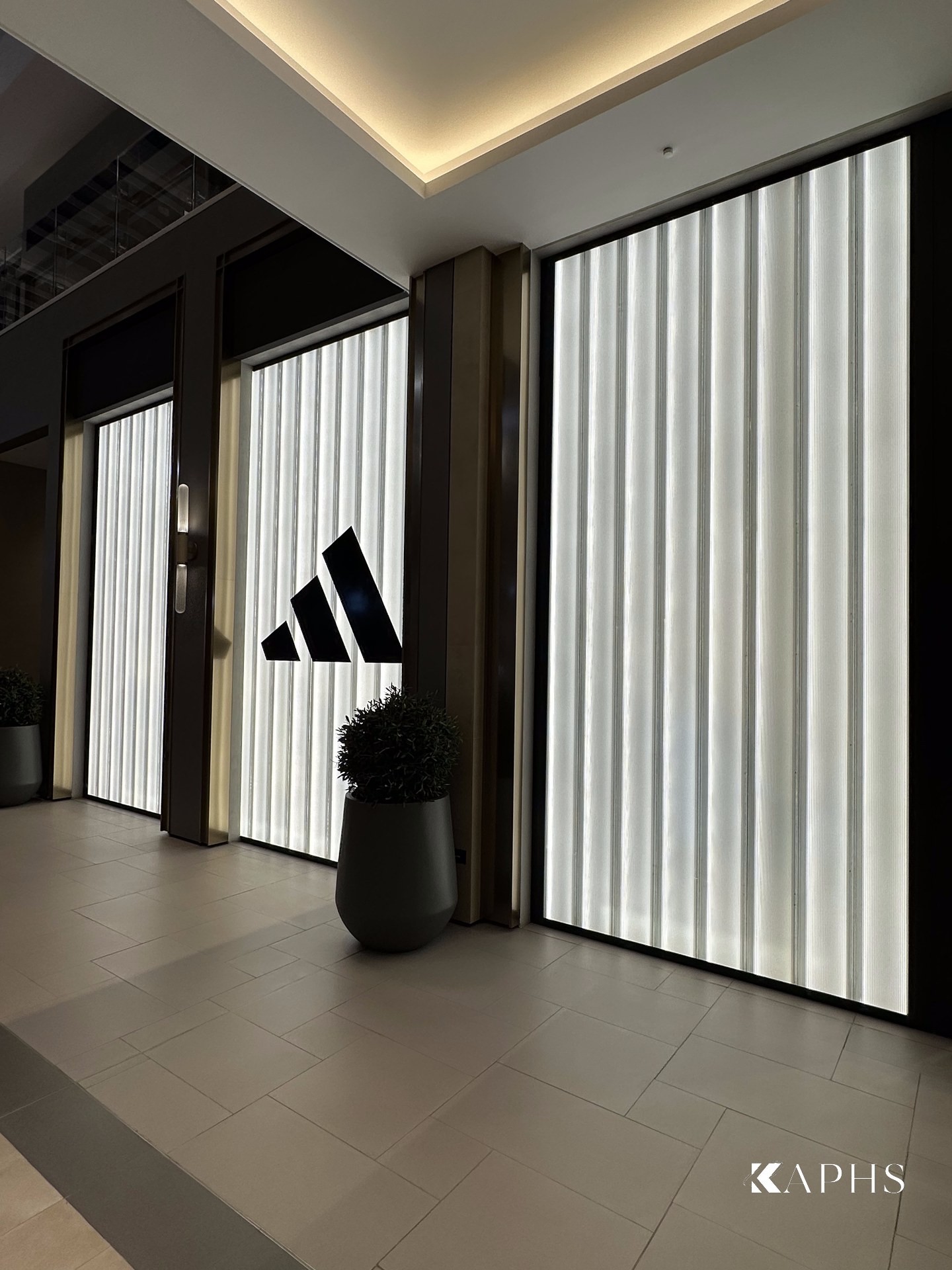 LINIT U-channel glass wall detail, adidas Dubai Hills Mall — KAPHS