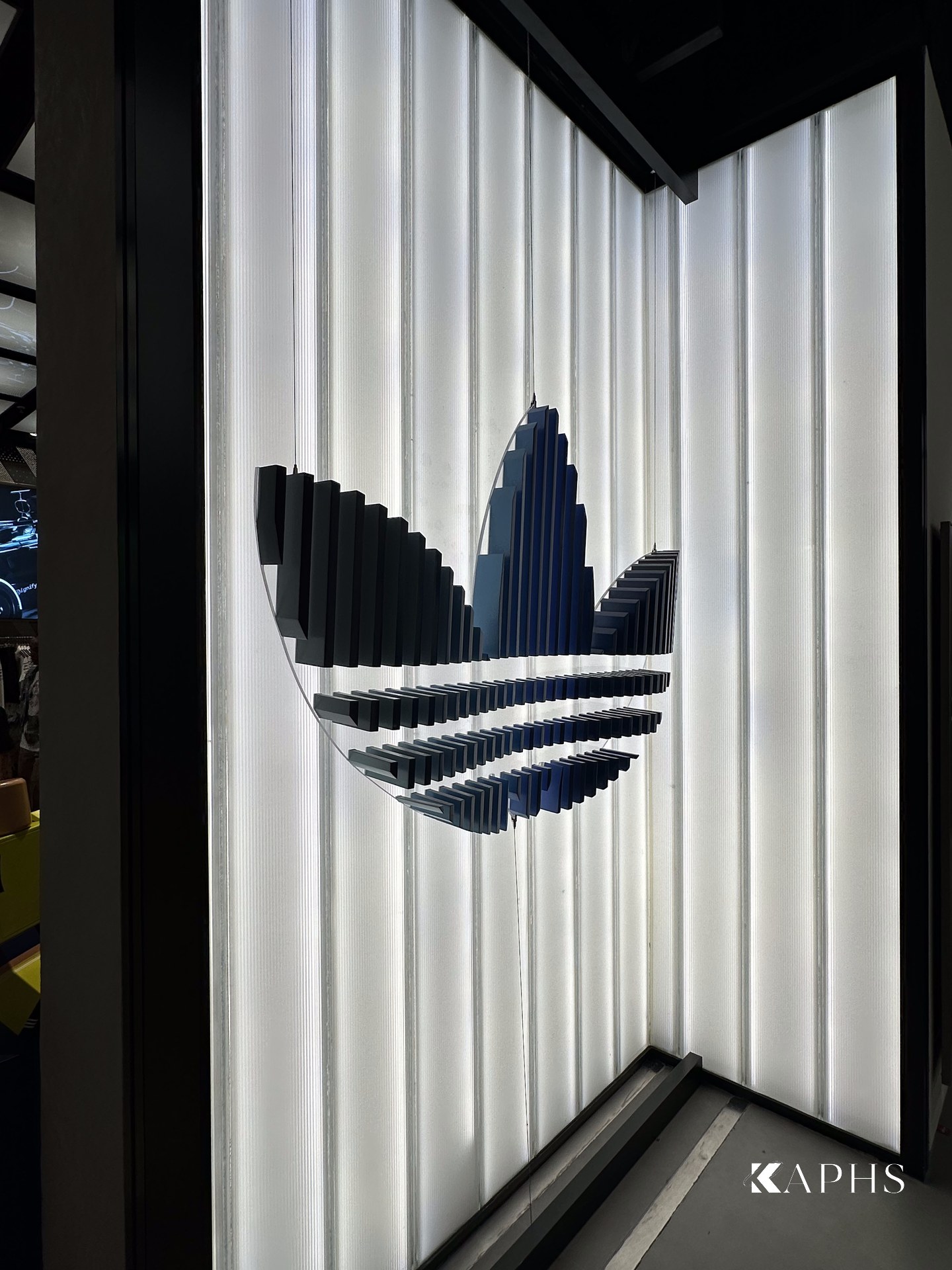 Translucent LINIT U-channel glass backdrop to the shop floor, adidas Flagship Store Dubai Mall — KAPHS