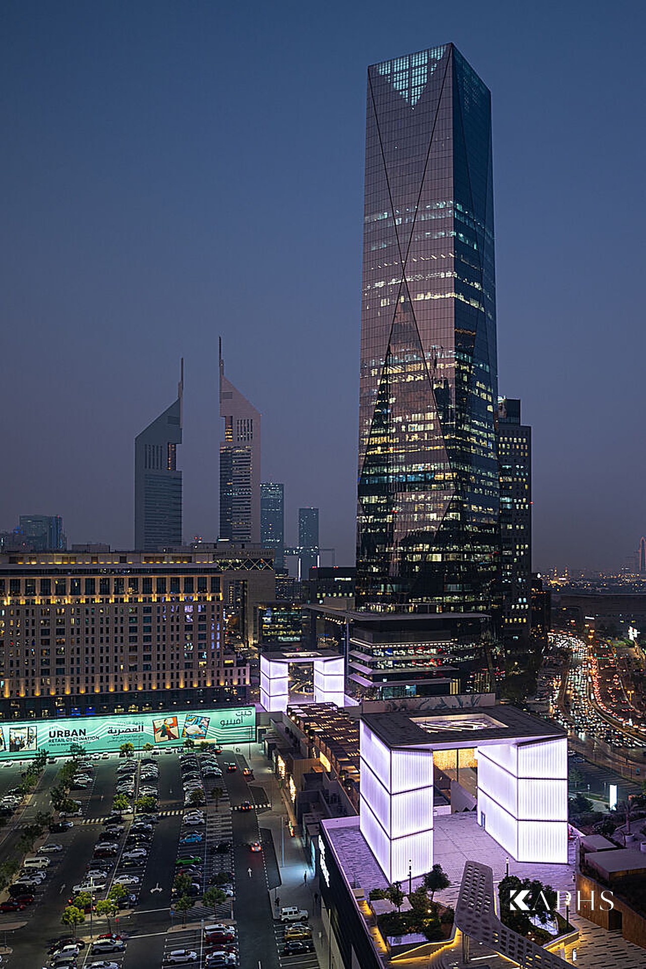 Translucent LINIT U-channel glass feature wall, DIFC Gate Avenue Dubai — KAPHS