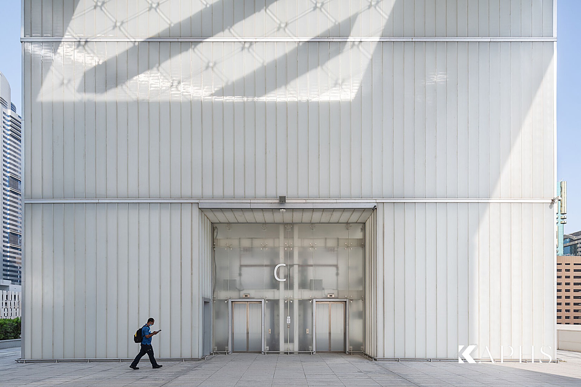 Backlit U-channel glass pavilion at DIFC Gate Avenue, Dubai — KAPHS
