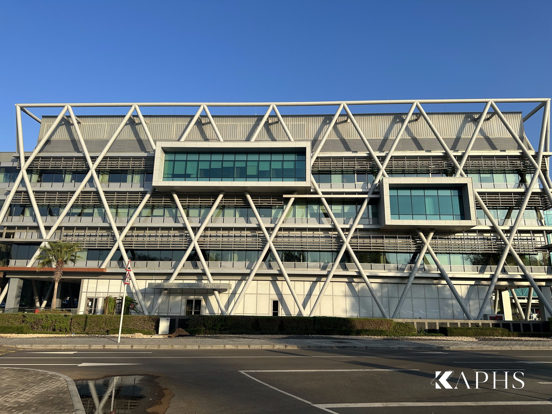 Healthpoint Hospital, Abu Dhabi — diagrid façade elevation, KAPHS channel glass project