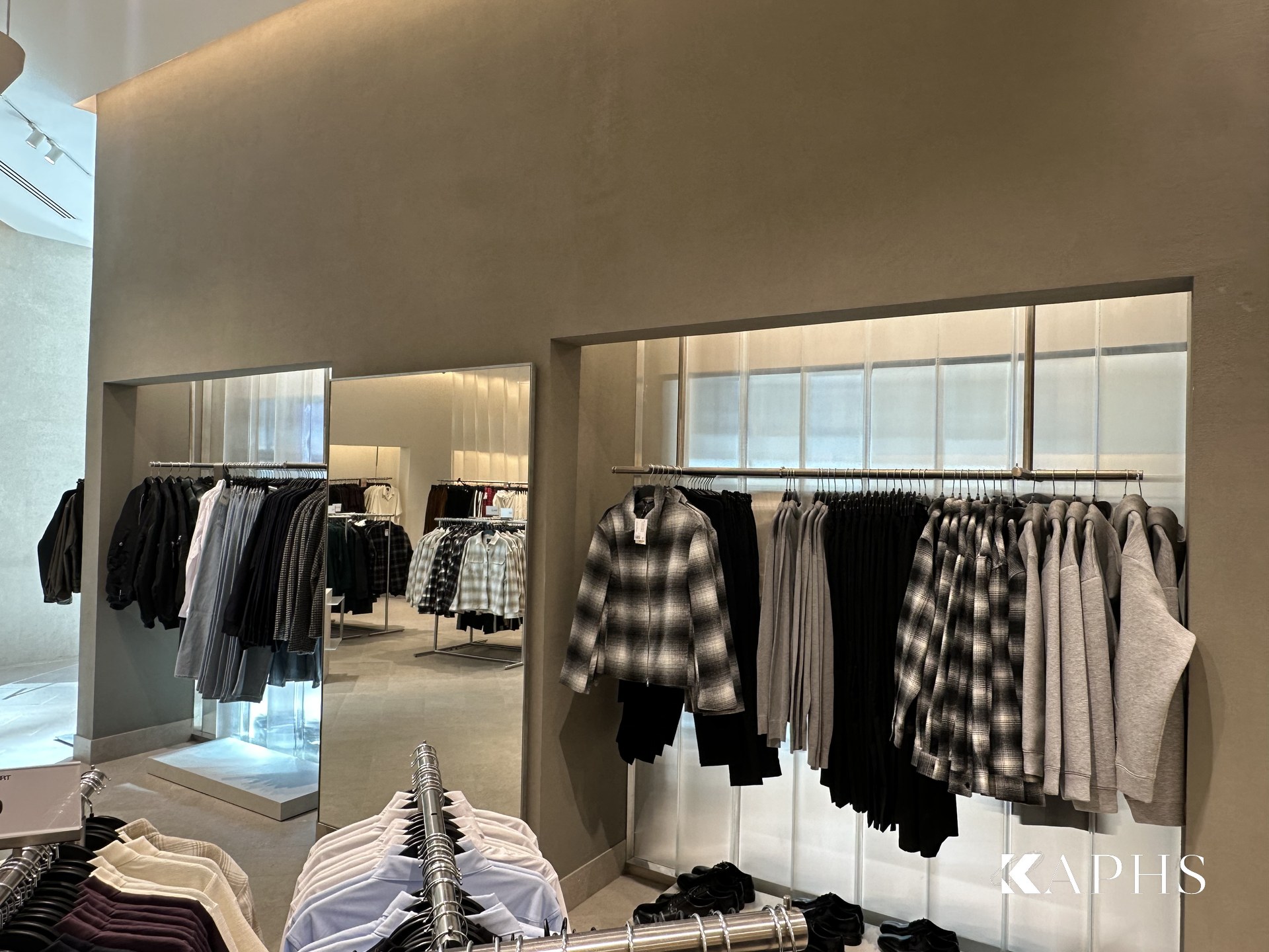 Mirrored display niches with backlit LINIT U-channel glass, H&M Yas Mall — KAPHS