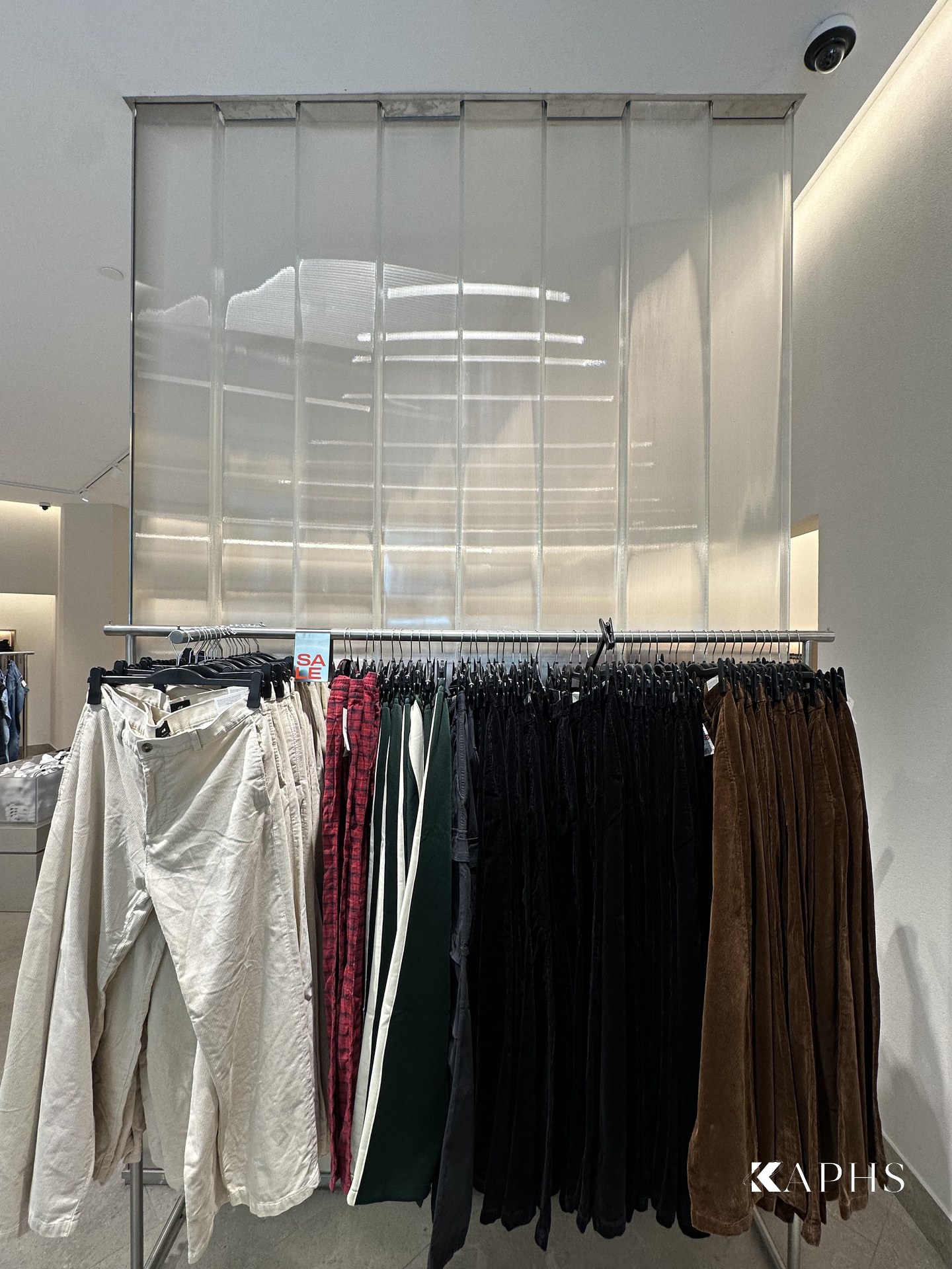 LINIT channel glass partition with garment display, H&M Yas Mall — KAPHS