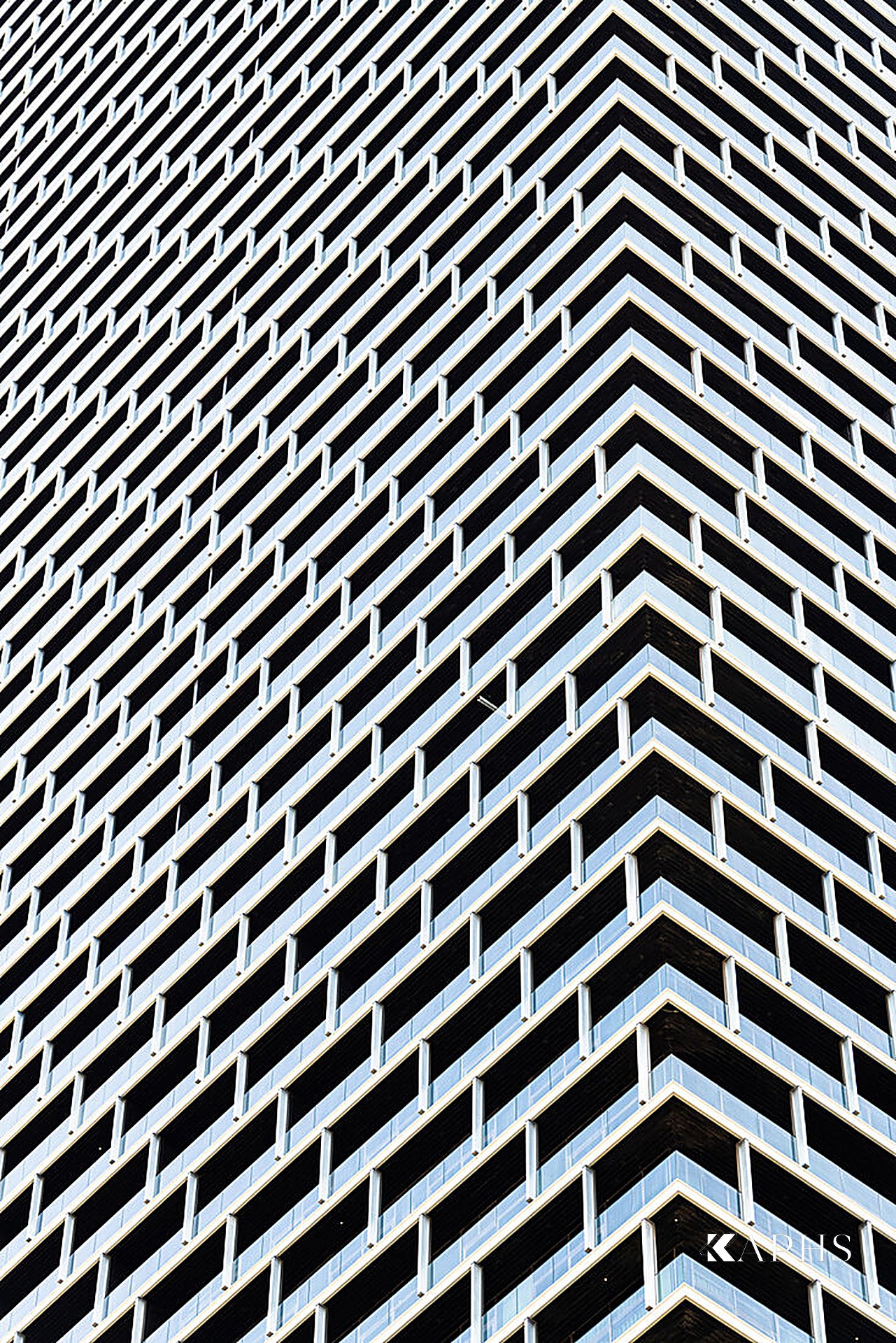 Close-up of the Shangri-La Hotel balcony façade grid, Jeddah — KAPHS U-channel glass