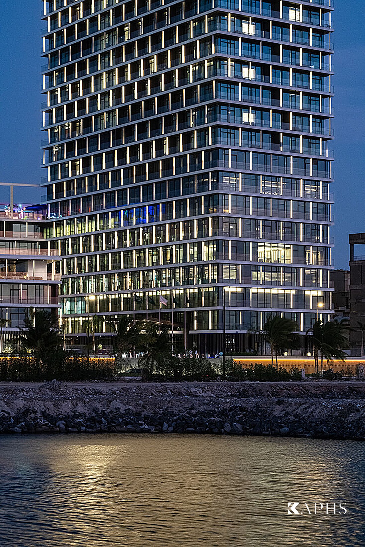 Shangri-La Hotel façade elevation detail, Jeddah — KAPHS channel glass project