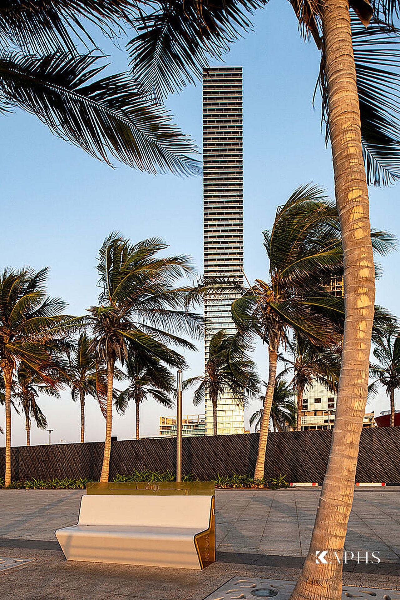 Angled view of the Shangri-La Hotel façade, Jeddah — KAPHS U-channel glass