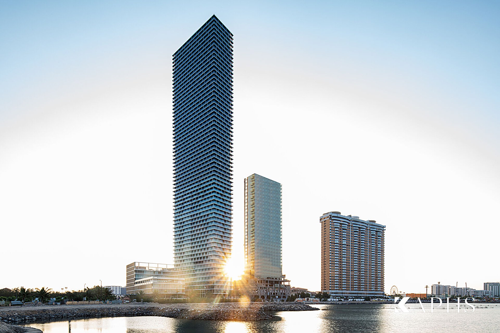 Shangri-La Hotel tower elevation, Jeddah — KAPHS channel glass project