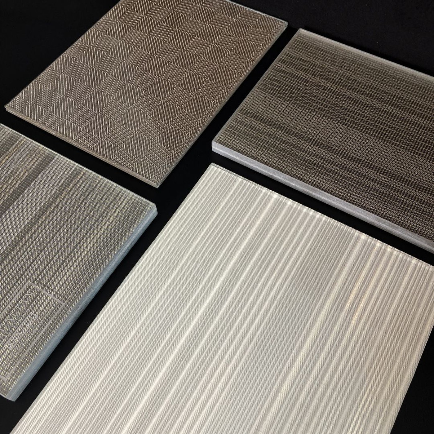 KAPHS mesh glass — laminated glass panels with woven metal-mesh interlayer